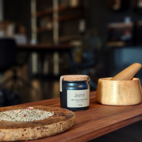 Āsmi Ayurvedisch Kruidenzout – 100% Natuurlijk Zeezout met Bio-Kruiden – 100gr - Afbeelding 5